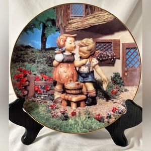 Little Companions “Squeaky Clean” Collector Plate M.J. Hummel